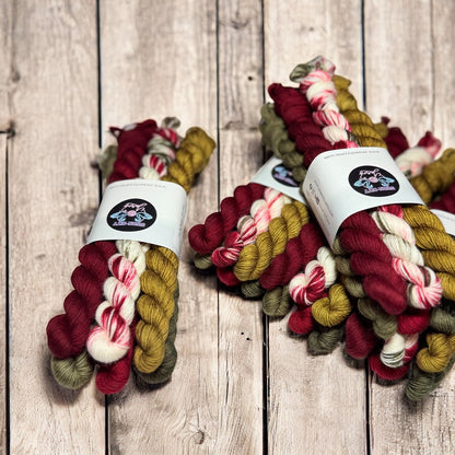 Under The Mistletoe Mini Set (Trusty DK Mini)