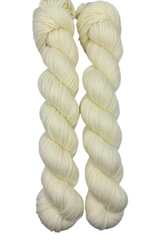 Swan White (Squishy Worsted)